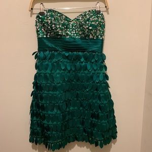 Formal dress / cocktail